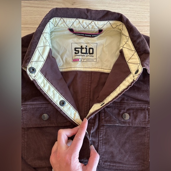 Stio Women’s Saratoga Cord Shirt - Picture 5 of 10